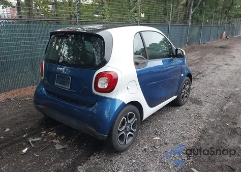2017 Smart Fortwo Passion/Prime/Proxy/Pure z USA, uszkodzony, nr VIN WMEFJ5DA7HK196852